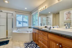 SOOTHING VILLA: Spacious house, nice neighborhood - Image 3