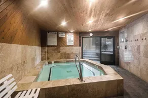 Cozy walkable condo with Wifi shared pool & hot tub - close to slopes - Image 2