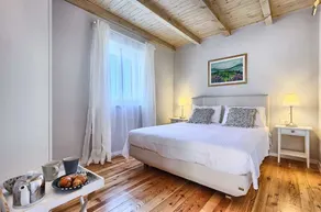 Casa Garden - six bedroom house for 12 guests, heated pool and close to beaches by MyWaycation - Image 5