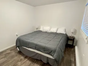★Spacious & Comfy Small-Town Gem♥ | ♛King Bed, pkg - Image 5