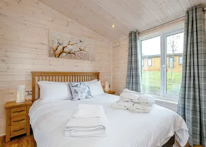 Contemporary lodge with stunning countryside views. - Image 4