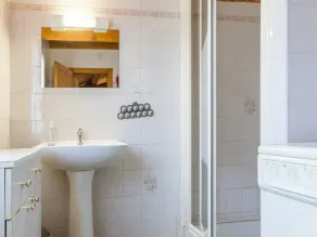 Charming Countryside Cottage Near Beach with Bikes and Garden - Image 2