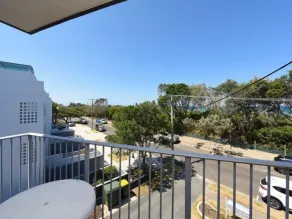 Prime position within walking distance to Patrolled beach & all other amenities - Image 5