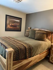 Year-round resort condo minutes from skiing, lake, golf, pool, sleeps 6 - Image 4