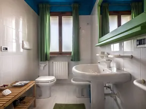 Atemberaubendes  Ferienhaus für 7 Leute mit Klimaanlage,  W-LAN, TV und Terrasse - Image 5
