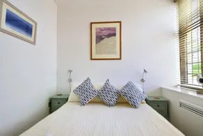 5 CORAM TOWER, romantic, country holiday cottage in Lyme Regis - Image 3