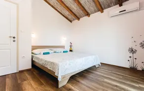 Hus ved stranden i Krk - Image 5