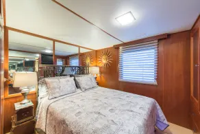 IKKE DIN TYPISKE HOUSEBOAT: 60 FEED OF LUXURY - Image 3