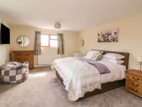 TREBOETH, pet friendly, character holiday cottage in Knighton - Image 4