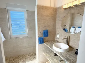 Experience the enchanting allure of La Collina – a stunning home that boasts breathtaking sunset views & ocean views, a refreshing pool, and air conditioning. Elevate your lifestyle in this picturesque retreat! - Image 2