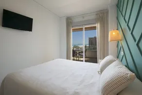 Family Getaway To The Beach! Luxurious Seanfront Retreat. - Only families - Image 5