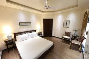 Executive serviced Lavish apartment - Image 5