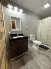 3 Bed - 3 Full Bath, 2 En Suites, Large Patio, Shaded Yard & Fire Pit - Image 4