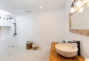 Beautiful centrally located villa 2/3 w/ pool and office Digital nomads paradise - Image 5