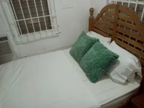 La Casita de Abuela ~ 5★ Location, ♛Queen Bed, A/C - Image 5