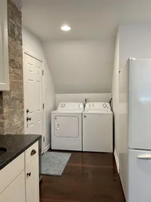 Large, modern 2 bedroom in the heart of Forest Park - Image 3