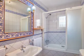 2 huse i den store have, 4 soveværelser, 2 private køkkener, opvarmet pool - Image 2