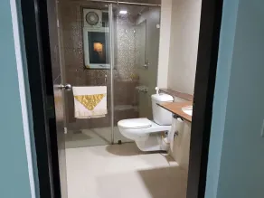 Cochin Luxury Apartment Backwater facing 4 BRK Marine Drive - Image 3
