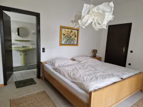 Apartment with high quality furnishings and in a central location - Image 5
