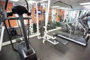 Universal/Pool view +FREE parking. Newly renovated 2bdrm/2bth - Image 2