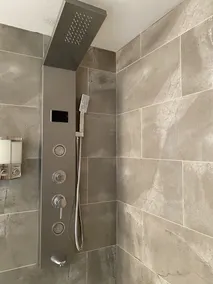 2BR,2BTR with AC condo in vancouver 6 guests parking - Image 5