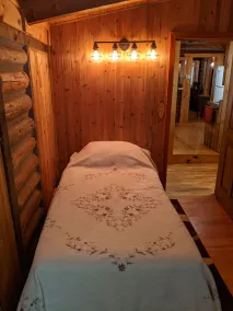 Cozy Log Cabin in peaceful wooded surroundings - Image 2