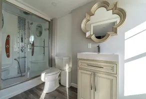 Luxurious retreat for body&soul/king suite/hot tub - Image 4