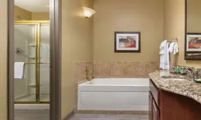 Beautiful Hotel in Nashville 1BD Hometown Country Music - Image 4