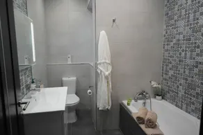 ★New Penthouse Apartment, Fully Air Con, 100 Mbps Wifi, Sleeps 5★ - Image 4