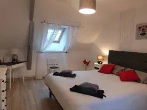 Casa renovada con terraza, internet y garaje cerca de Vallon-sur-Gée - Image 2