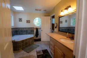 Spacious Large Homestyle Family Cabin  in LMP Arnold - Image 4