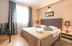 4 Bedroom Accommodation in Trosti - Image 5