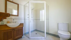 Treetop Retreat - Lifestyle Yamba - Image 4