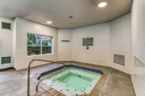 Walkable downtown suite, har delat gym, pool och bubbelpool! - Image 2