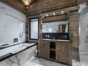 Chalet de luxe avec jacuzzi, salle cinéma et piscine au centre de Megève - Image 2