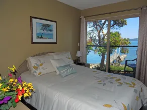 \"INN OF THE SEA\" : A Vancouver Island Waterfront Vacation Paradise: - Image 5