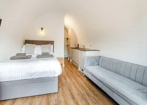 Lakeside Micro Lodge - Image 3