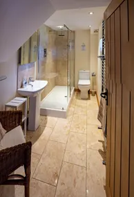 Refurbished Cottage With Large Balcony Overlooking River Neet - Image 3
