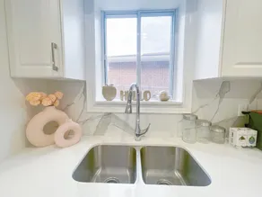 Spacious Main Floor With 3Beds - Image 2