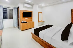 Deluxe With Twin Bed Vishnu Grand Premium Rooms - Image 3