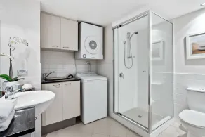 City LUXURY Corporate Stay - WIFI, voiture sécurisée, Smart TV, vélo de montagne - Image 2