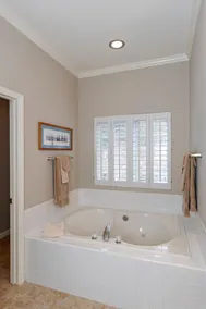 Amazing condo in Sapphire within walking distance to Fairfield Lake - Image 4