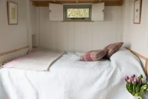 Shepherd Hut with free Hot Tub, Wifi and Breakfast Hamper. - Image 4