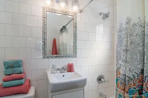 Cute Old Town Cottage near Downtown Beaches - Image 3
