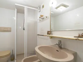 Schöne Wohnung für 4 Personen mit Pool,  W-LAN, TV und Balkon - Image 3