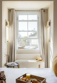 Cosy double room with en-suite shower room and free WiFi - Image 2