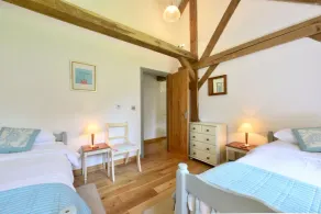 Pickle Cottage Tenterden - modern, airy converted barn, formerly a pig shed! - Image 5
