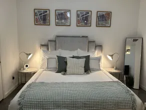 Honeymoon, The City of Music, king s Bed, B street - Image 5