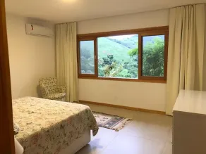A mountain retreat with a wonderful view. - Image 5