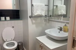 London 1 Bed Apartment close to Barking Station - Image 2